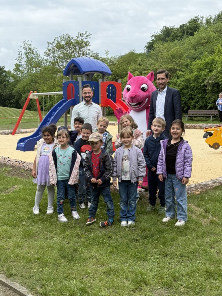 Spielplatzeröffnung „Hinter dem Sportplatz“ Spielplatzeröffnung „Hinter dem Sportplatz“