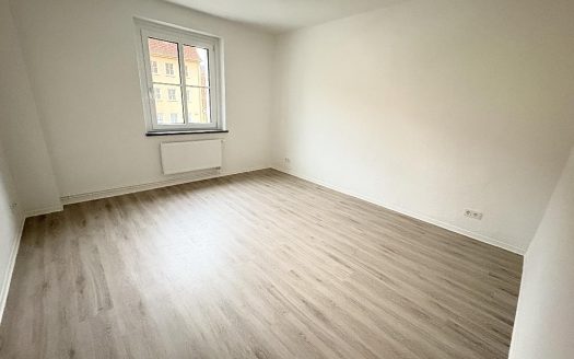 Erstbezug nach Sanierung! 2 Zimmer Wohnung mit Badewanne, Dusche und Balkon!