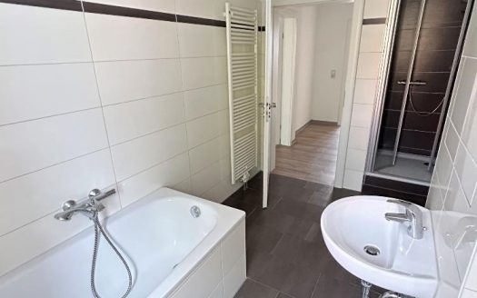 Modernes Wohnen – 2 Zimmer mit Badewanne und Dusche!