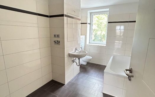 Modernes Wohnen – 2 Zimmer mit Badewanne und Dusche!