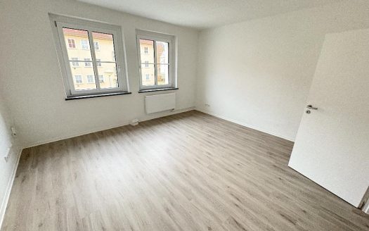 Erstbezug nach Sanierung! 2 Zimmer Wohnung mit Badewanne, Dusche und Balkon!