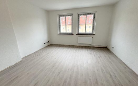 Erstbezug nach Sanierung! 2 Zimmer Wohnung mit Badewanne, Dusche und Balkon!